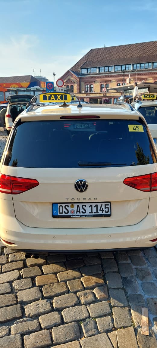 Taxi 45 Heckansicht OS AS 1145 VW Touran